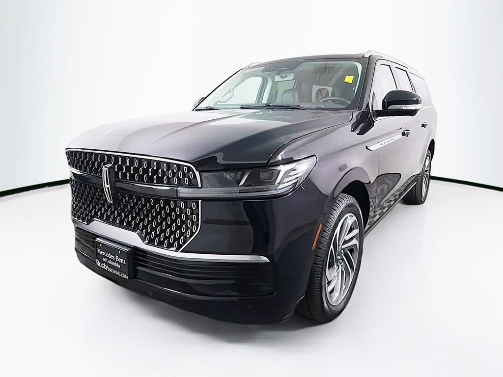 Used 2026 Lincoln Navigator L Reserve AWD/4WD image 3