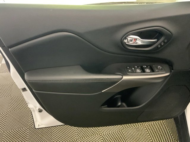 Used 2019 Jeep Cherokee Limited image 16