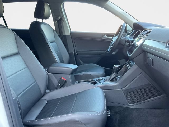 Used 2020 Volkswagen Tiguan SE w/ Panoramic Sunroof Package AWD/4WD image 16