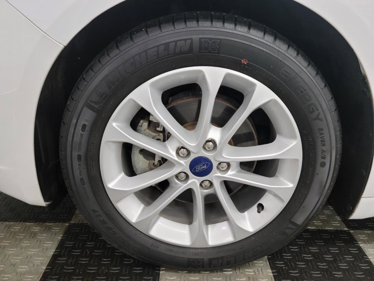Used 2020 Ford Fusion SE FWD image 19