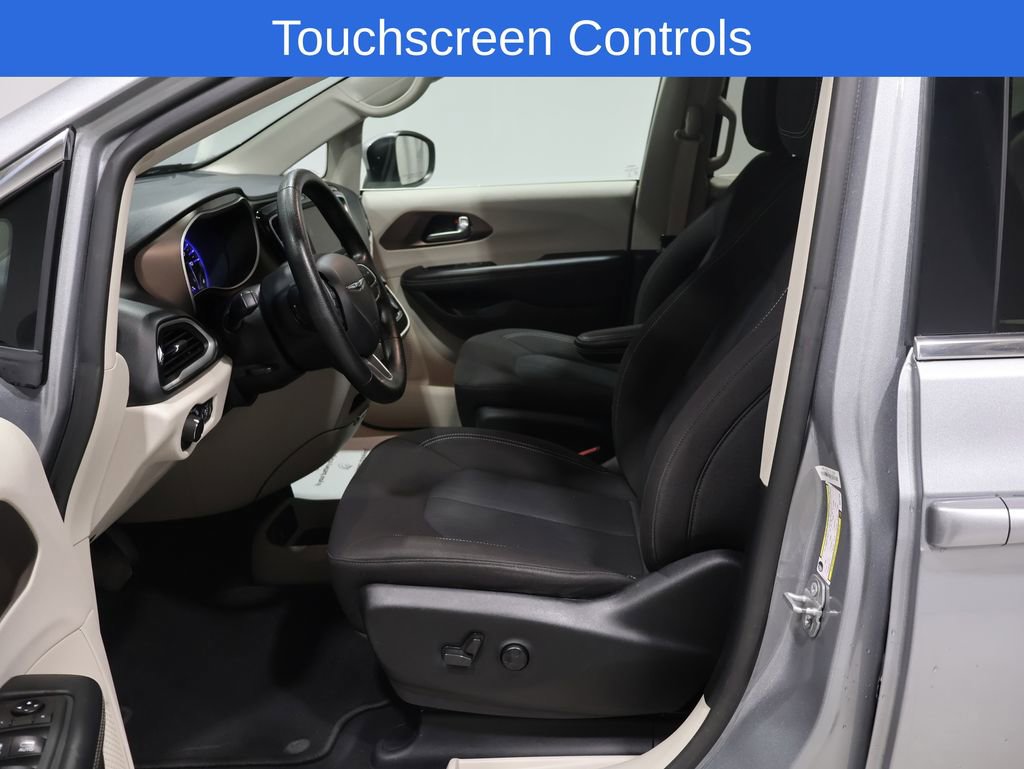 Used 2021 Chrysler Voyager LX image 2