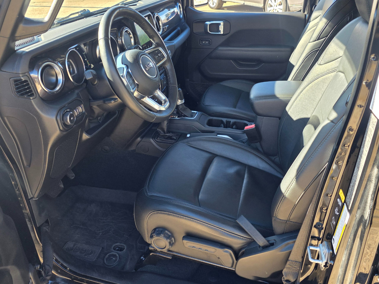 Used 2022 Jeep Wrangler Unlimited Sahara image 7