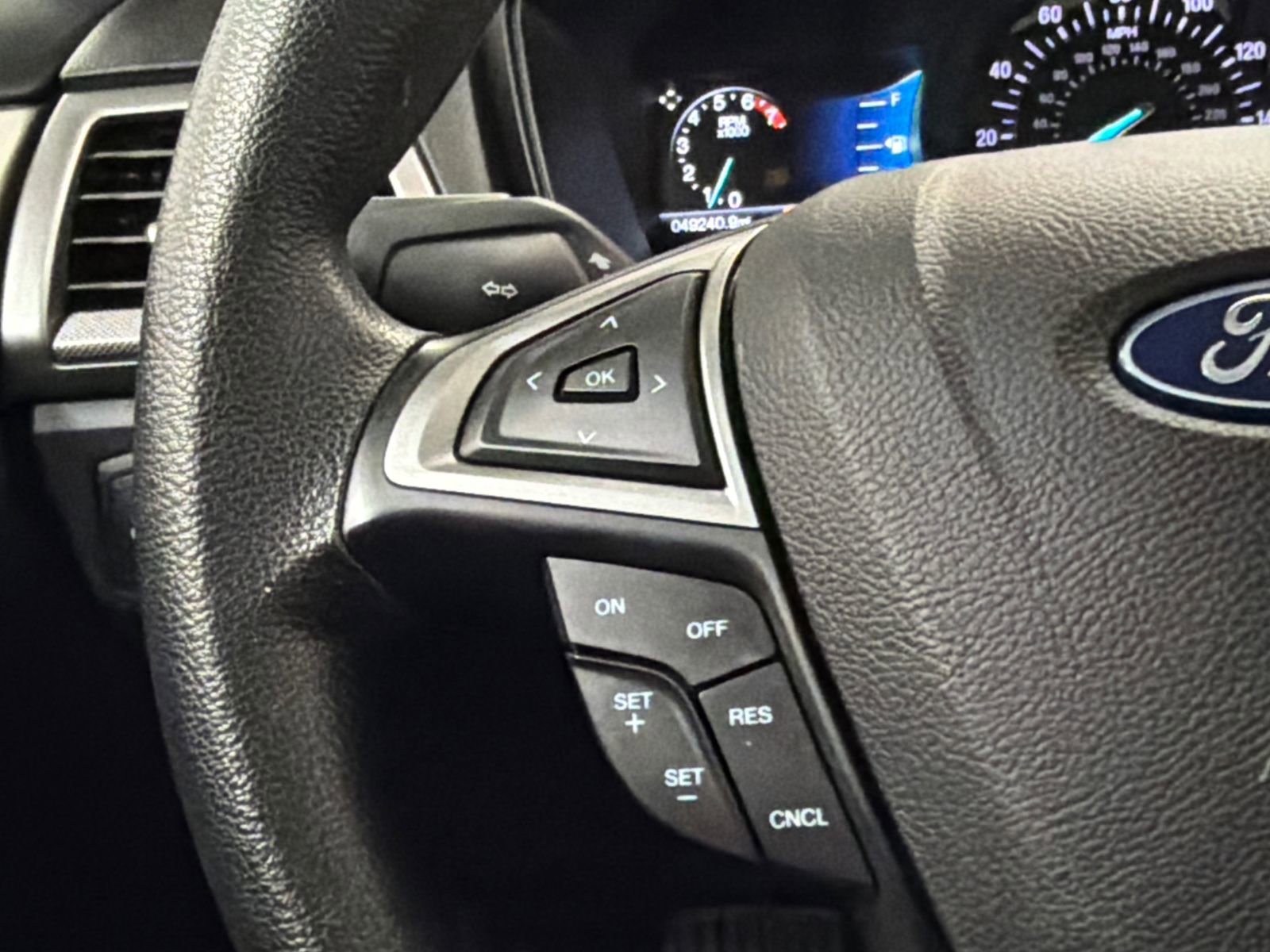 Used 2018 Ford Fusion SE w/ Fusion SE Technology Package FWD image 19