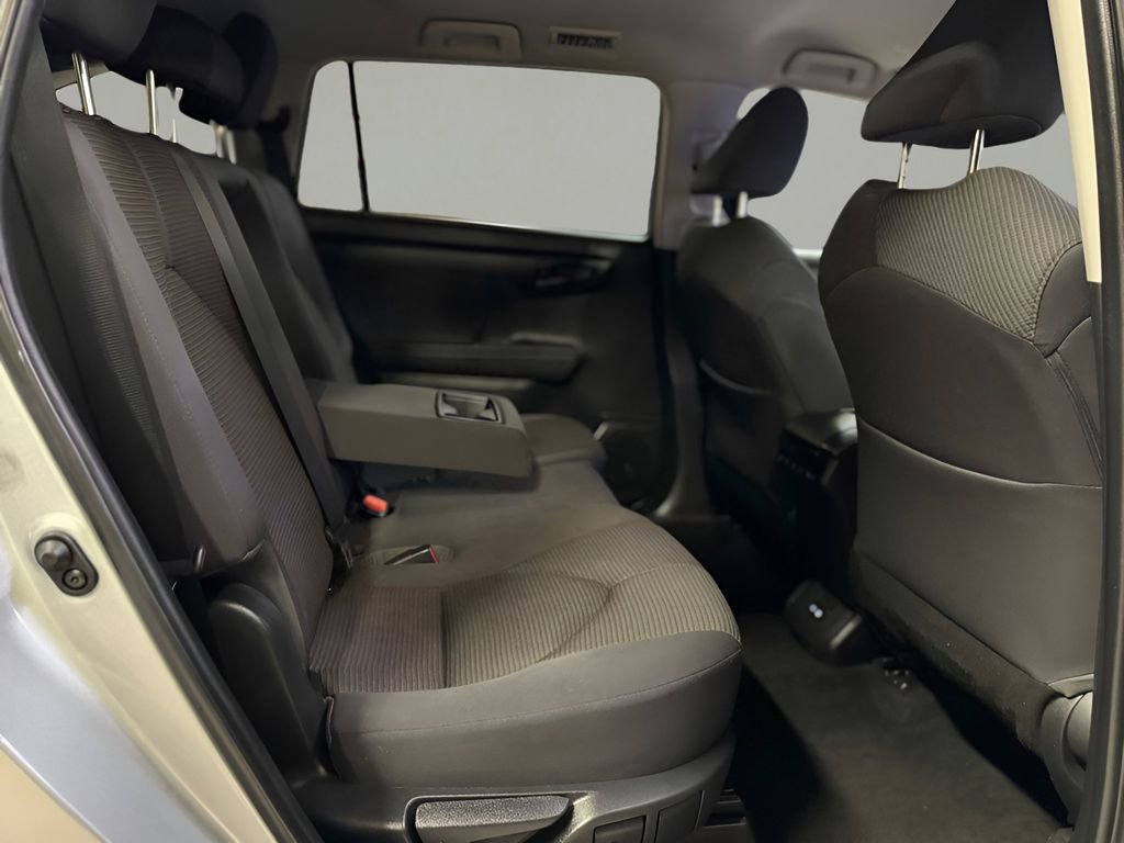 Used 2023 Toyota Highlander LE image 11