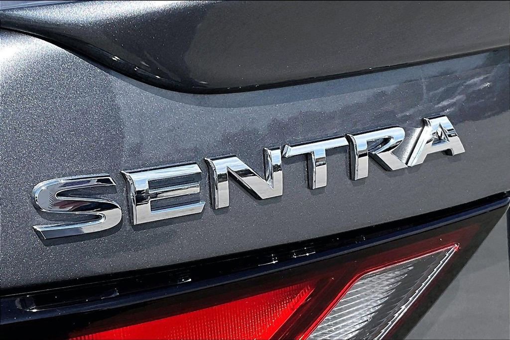 Used 2023 Nissan Sentra SR w/ Electronics Package FWD image 8