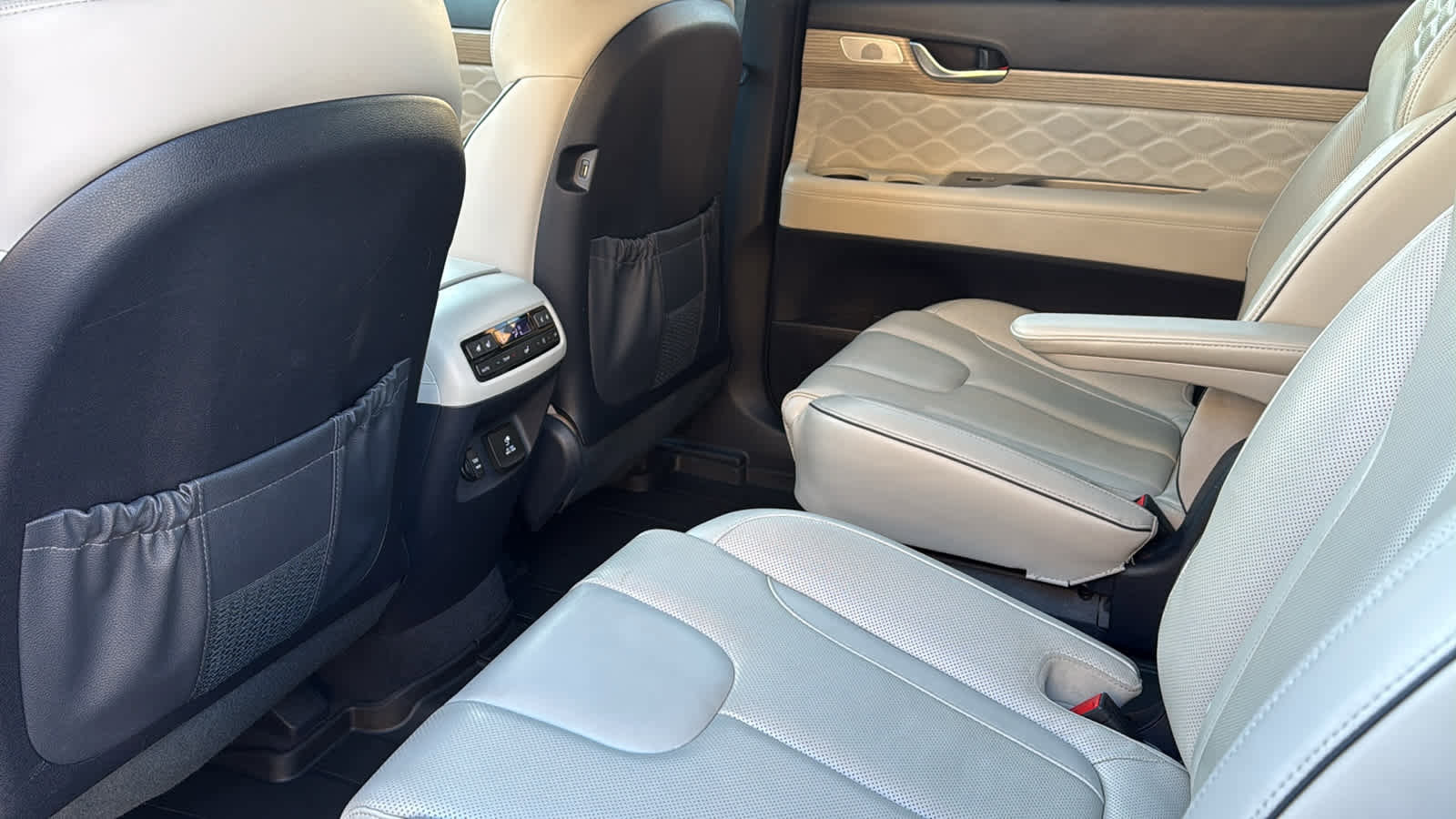 Used 2022 Hyundai Palisade Calligraphy w/ Cargo Package image 42