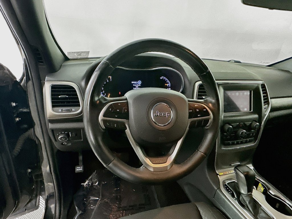 Used 2019 Jeep Grand Cherokee Laredo w/ Security & Convenience Group AWD/4WD image 16