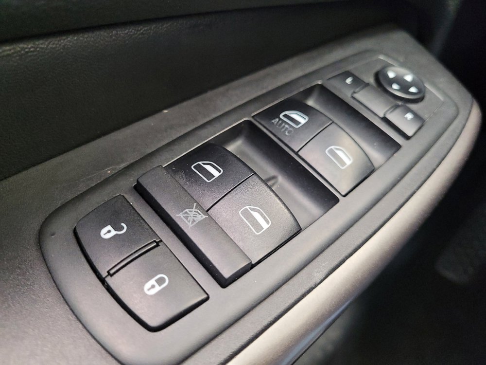 Used 2019 Jeep Cherokee Latitude w/ Cold Weather Group AWD/4WD image 27