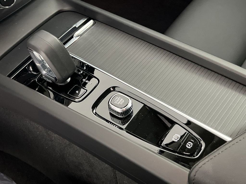 Certified 2025 Volvo XC60 B5 Core w/ Climate Package image 21