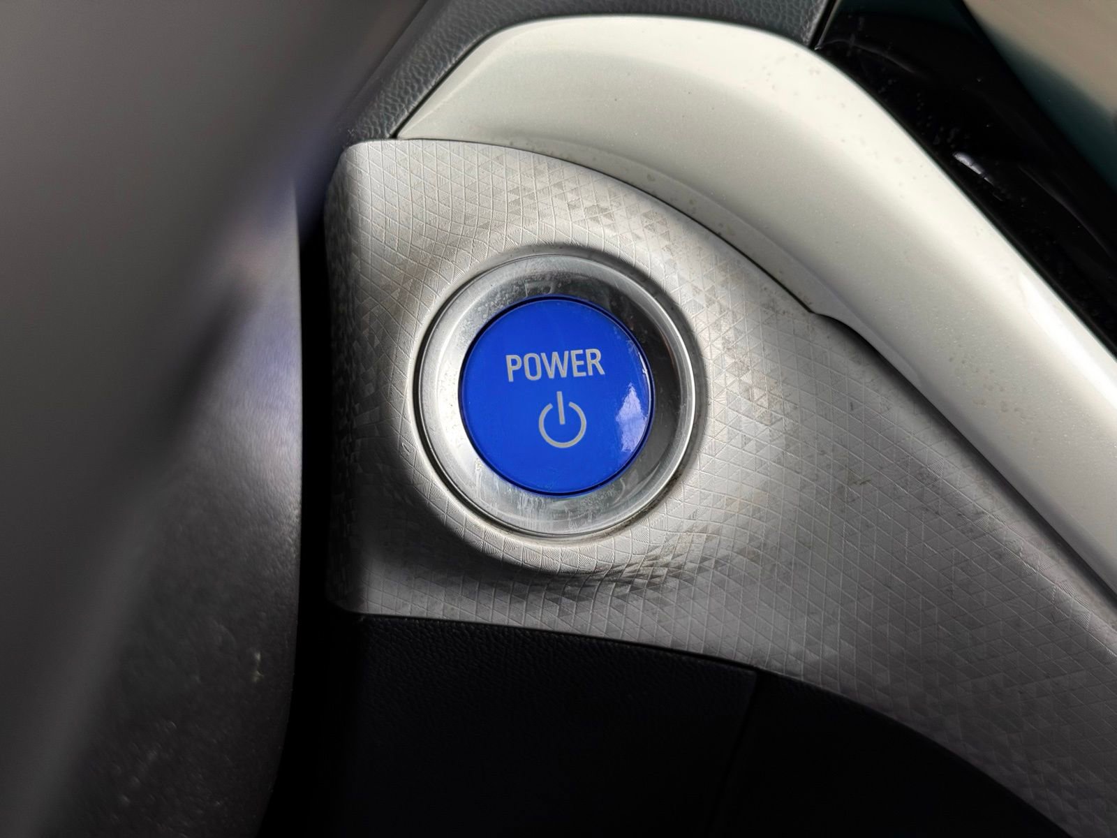 Used 2018 Chevrolet Bolt LT FWD image 32