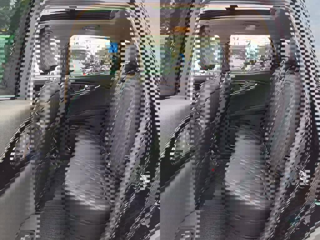 Used 2022 Lincoln Nautilus Reserve w/ Equipment Group 201A image 10