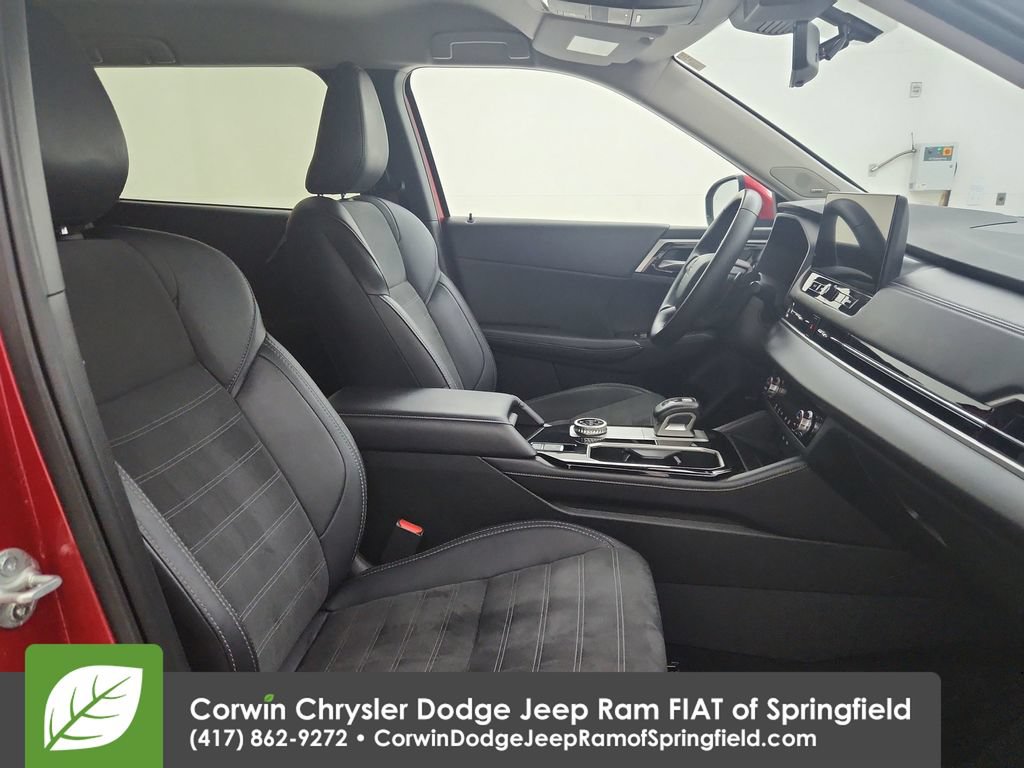 Used 2025 Mitsubishi Outlander SE AWD/4WD image 32
