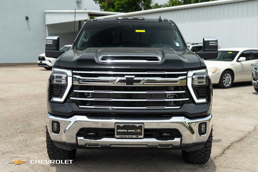Used 2026 Chevrolet Silverado 3500 LTZ w/ LTZ Plus Package AWD/4WD image 3