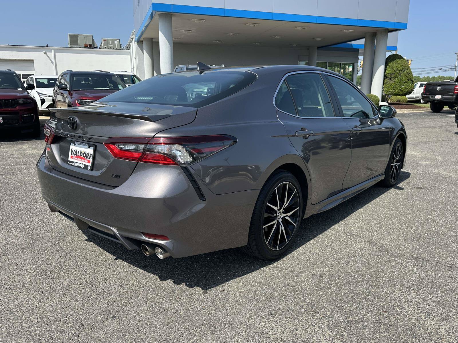 Used 2024 Toyota Camry SE FWD image 8