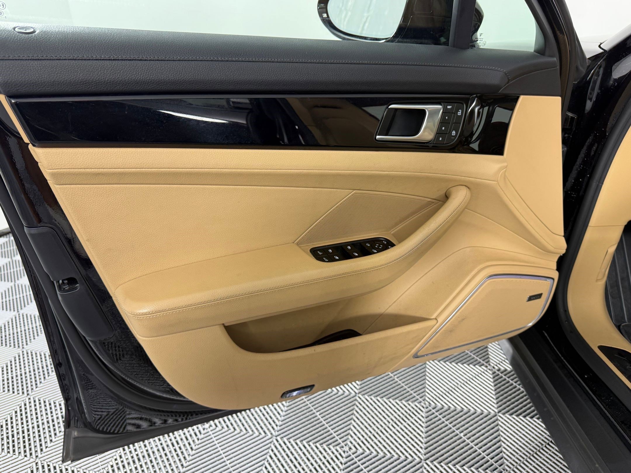 Used 2023 Porsche Panamera Platinum Edition image 14