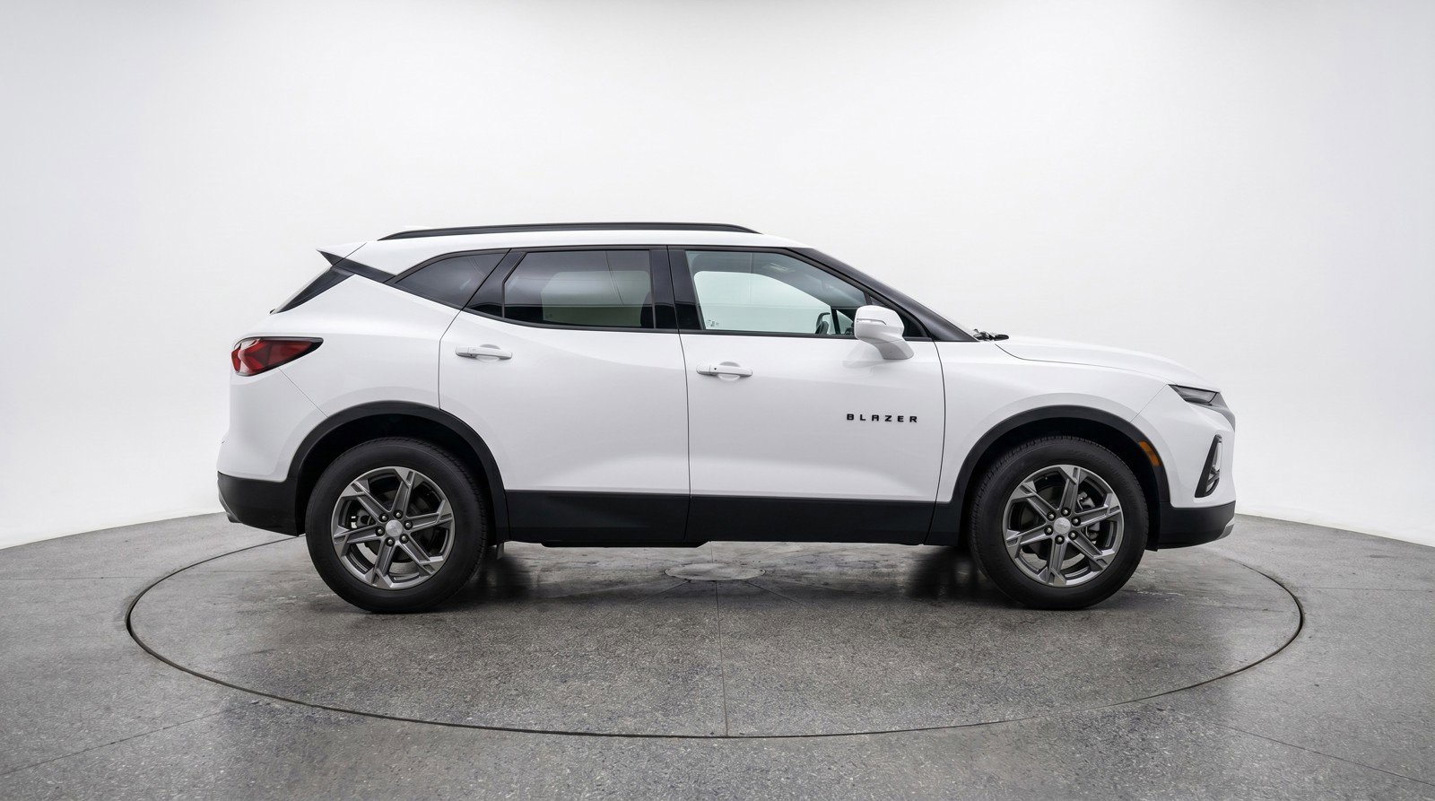 Used 2025 Chevrolet Blazer LT FWD image 11