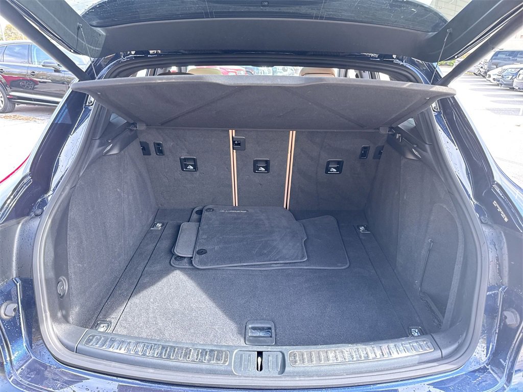 Used 2022 Porsche Macan Base image 28