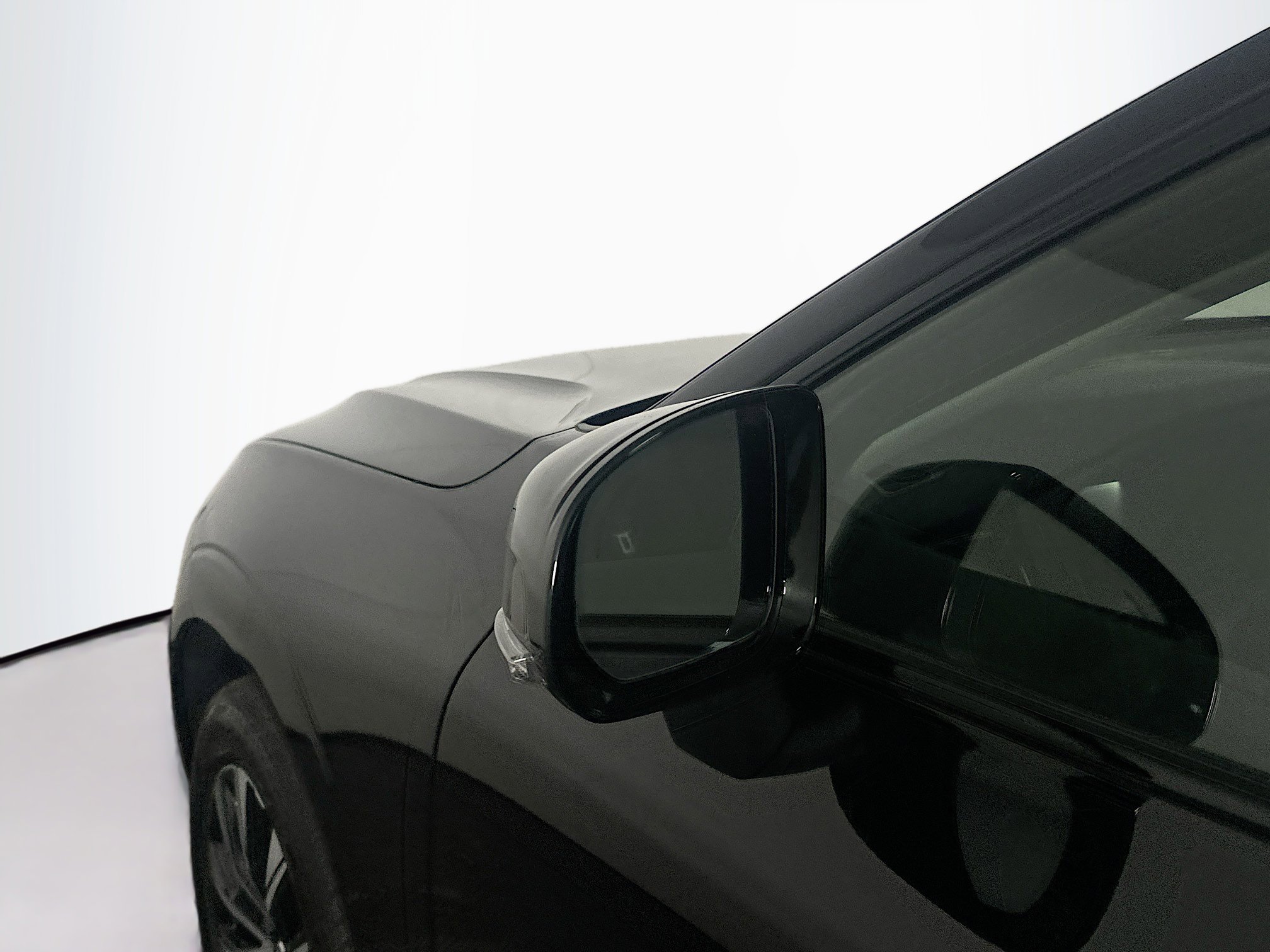 Used 2025 Volvo XC60 B5 Plus image 16