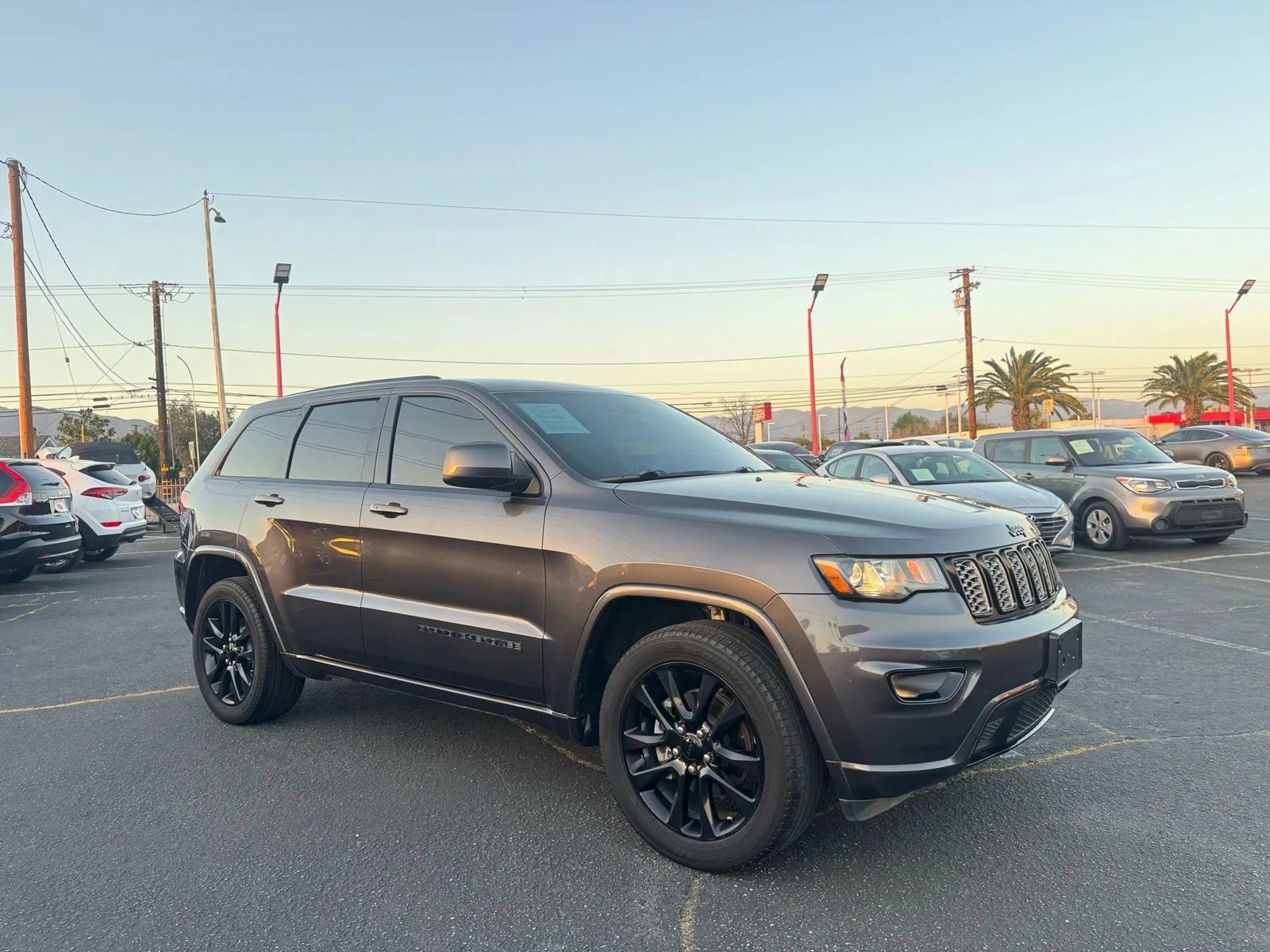 Used 2018 Jeep Grand Cherokee Altitude image 11