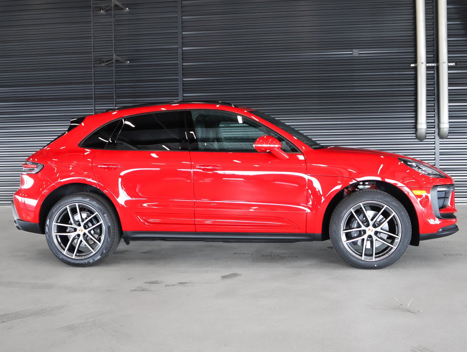 Used 2026 Porsche Macan AWD/4WD image 12