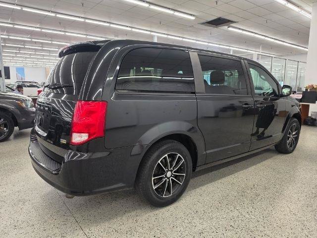 Used 2018 Dodge Grand Caravan SE FWD image 4