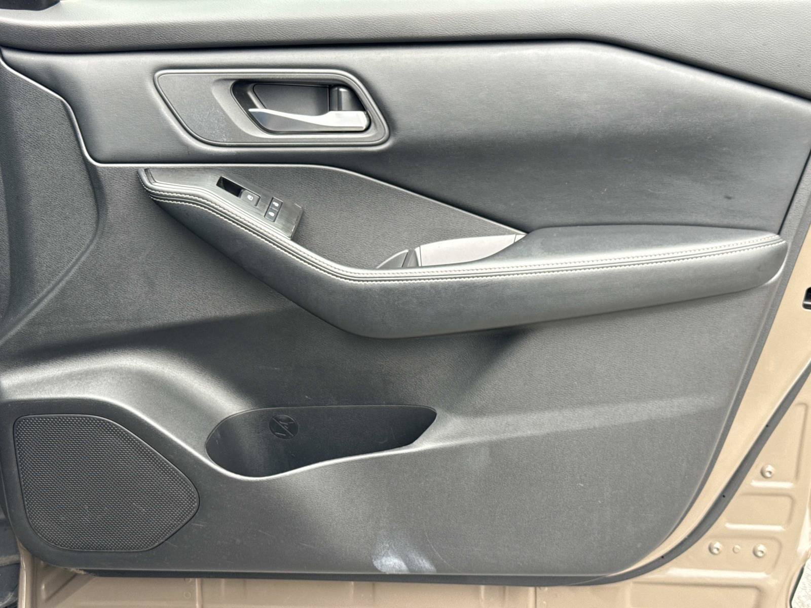 Used 2025 Nissan Rogue SV AWD/4WD image 24