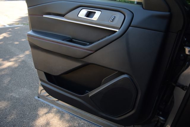 Used 2025 Ford Explorer ST-Line w/ ST-Line Street Pack AWD/4WD image 19