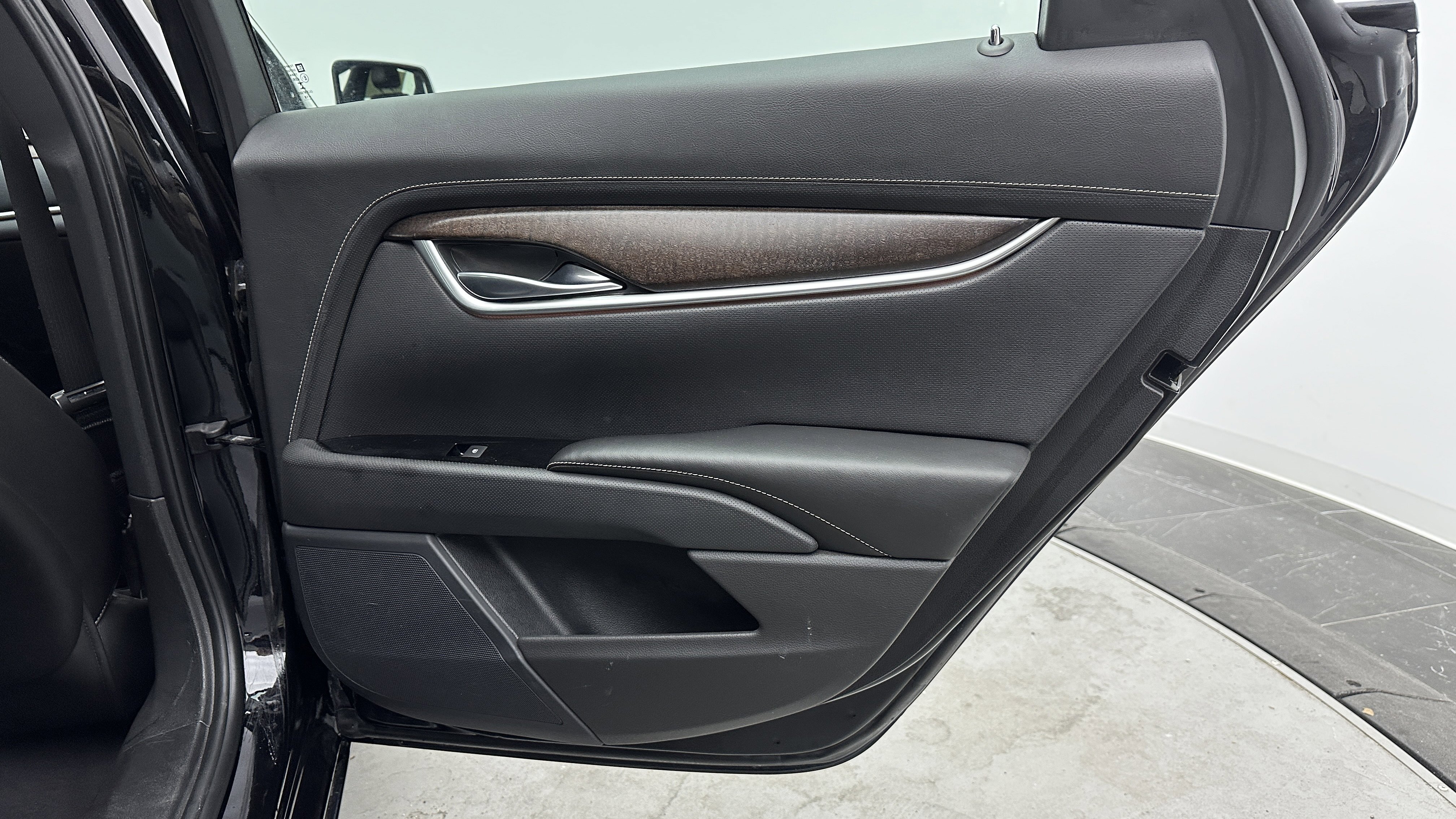 Used 2019 Cadillac XTS Luxury image 31