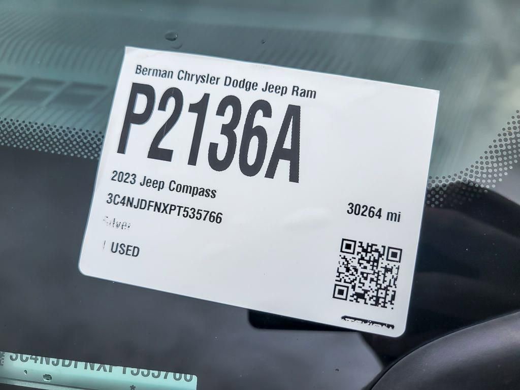 Used 2023 Jeep Compass Latitude image 25