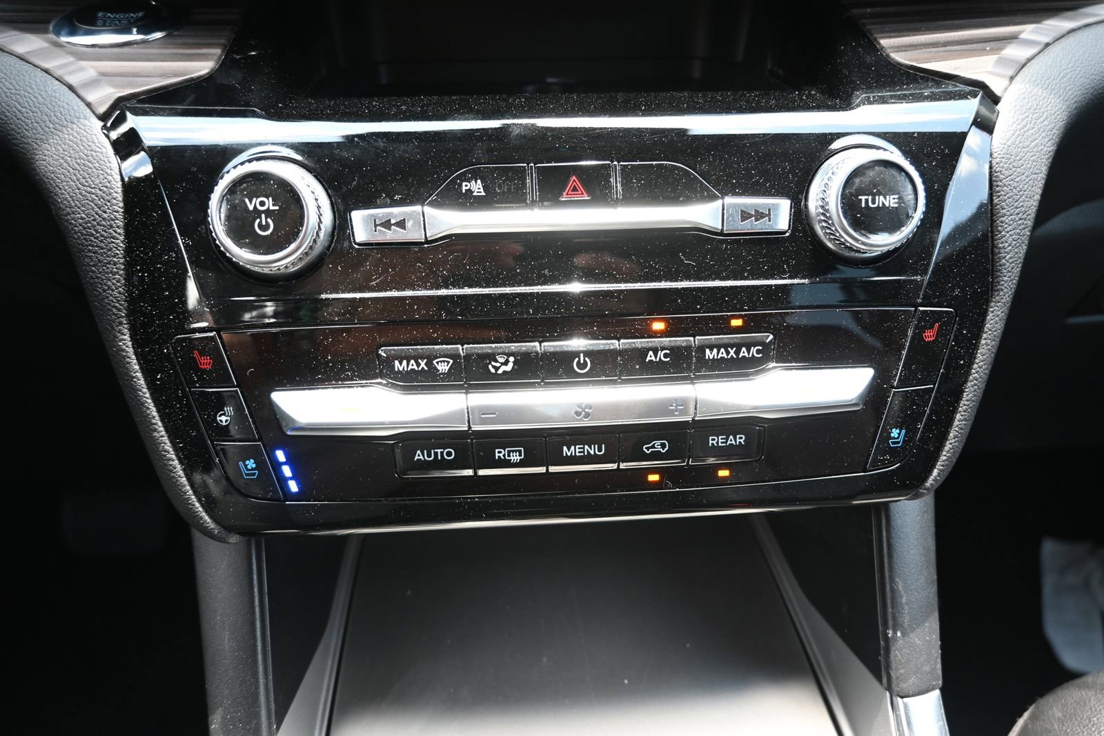 Used 2023 Ford Explorer Limited w/ Equipment Group 301A RWD image 18