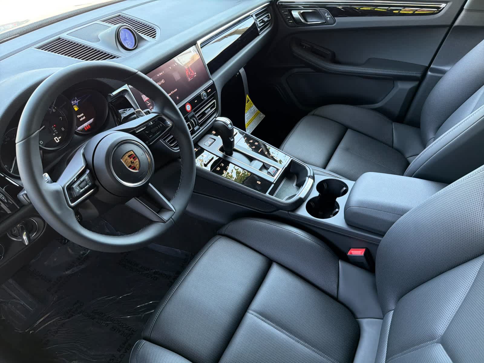 New 2026 Porsche Macan AWD/4WD image 4