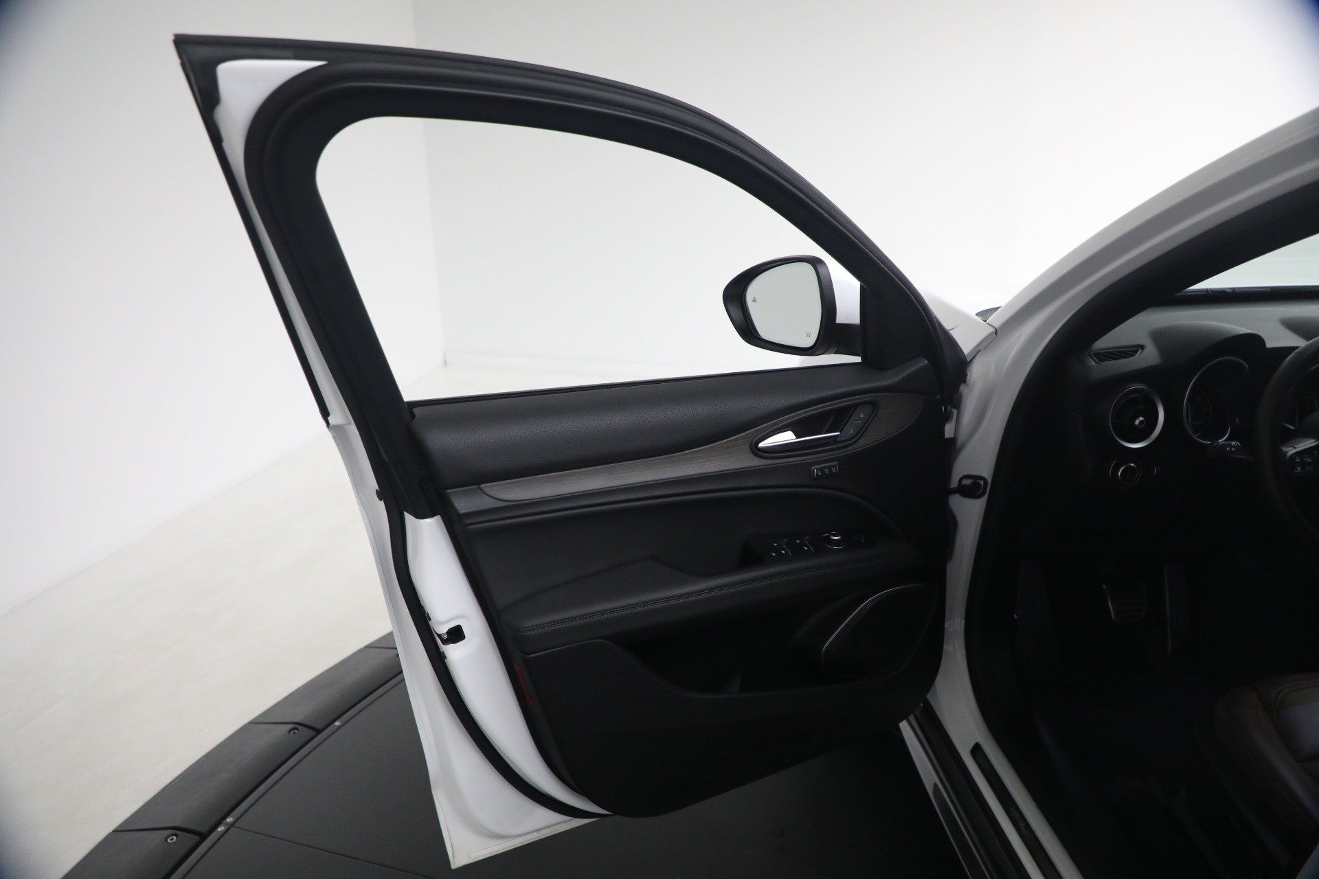 Used 2023 Alfa Romeo Stelvio Ti w/ Active Assist Plus Package AWD/4WD image 22