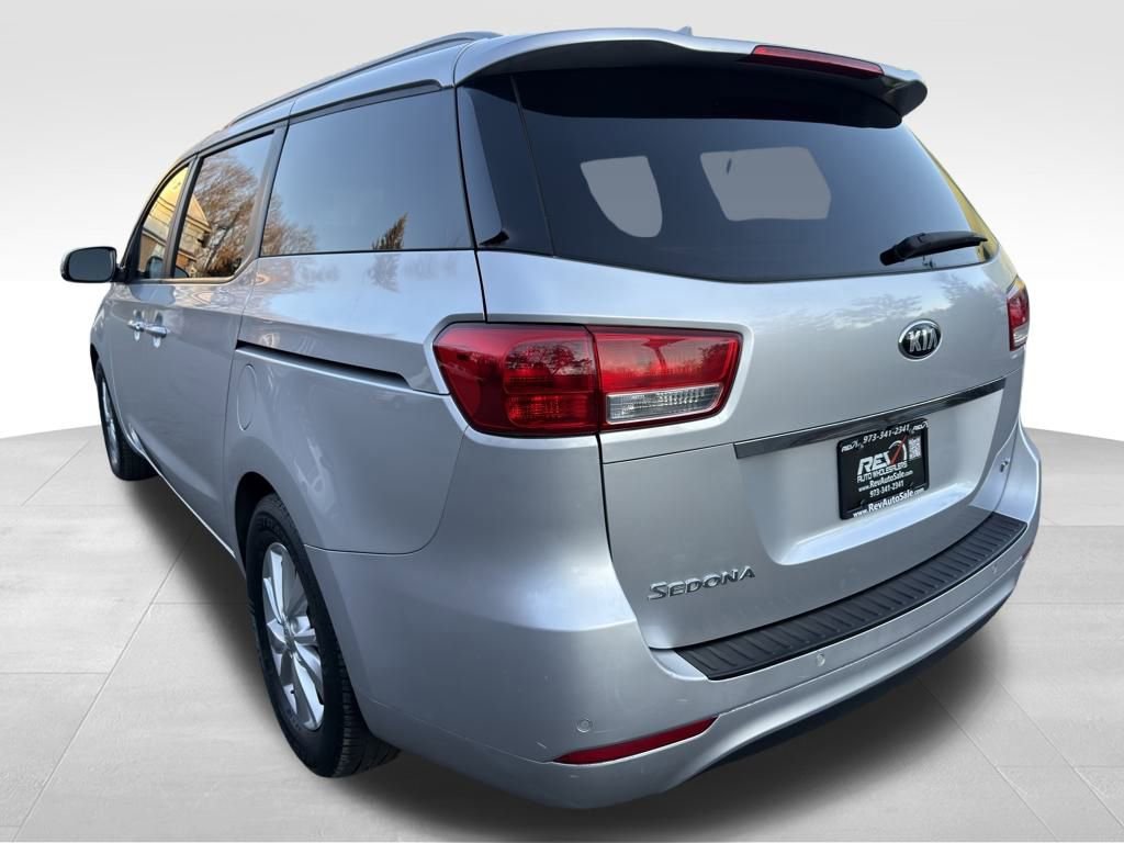 Used 2016 Kia Sedona LX w/ LX Convenience Package image 4