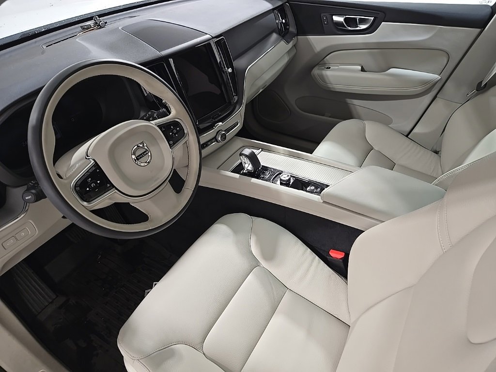Used 2025 Volvo XC60 T8 Core w/ Climate Package image 17