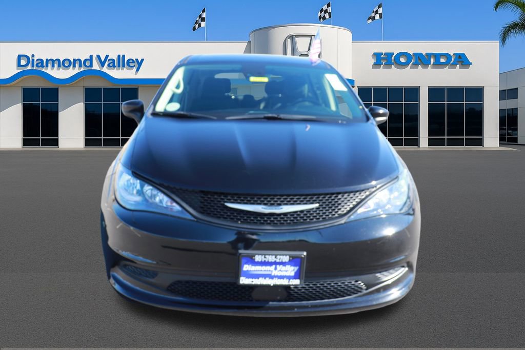 Used 2024 Chrysler Voyager LX image 2