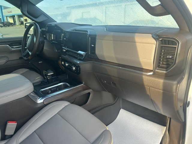 Used 2023 GMC Sierra 1500 SLT w/ SLT Premium Package AWD/4WD image 17