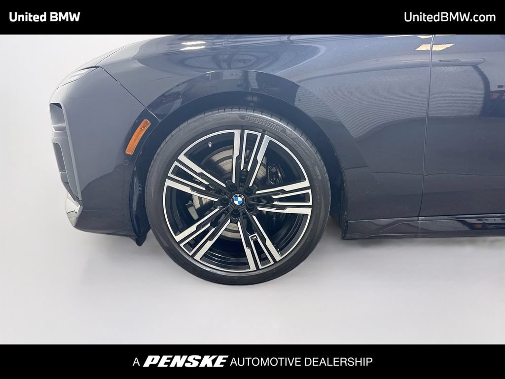 Certified 2025 BMW 740i w/ Premium Package RWD image 8