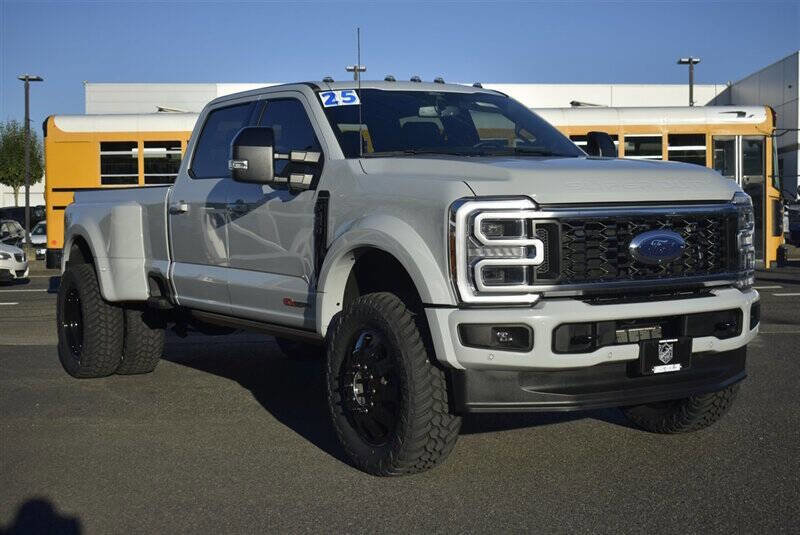 Used 2025 Ford F450 Platinum w/ FX4 Off-Road Package image 7