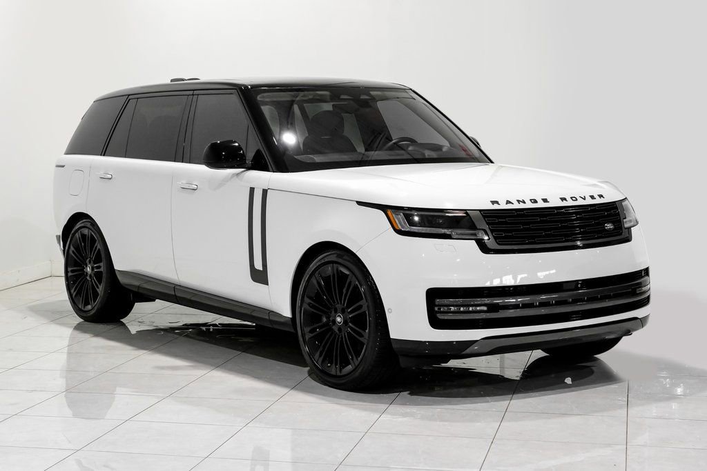 Used 2022 Land Rover Range Rover Long Wheelbase SE image 3