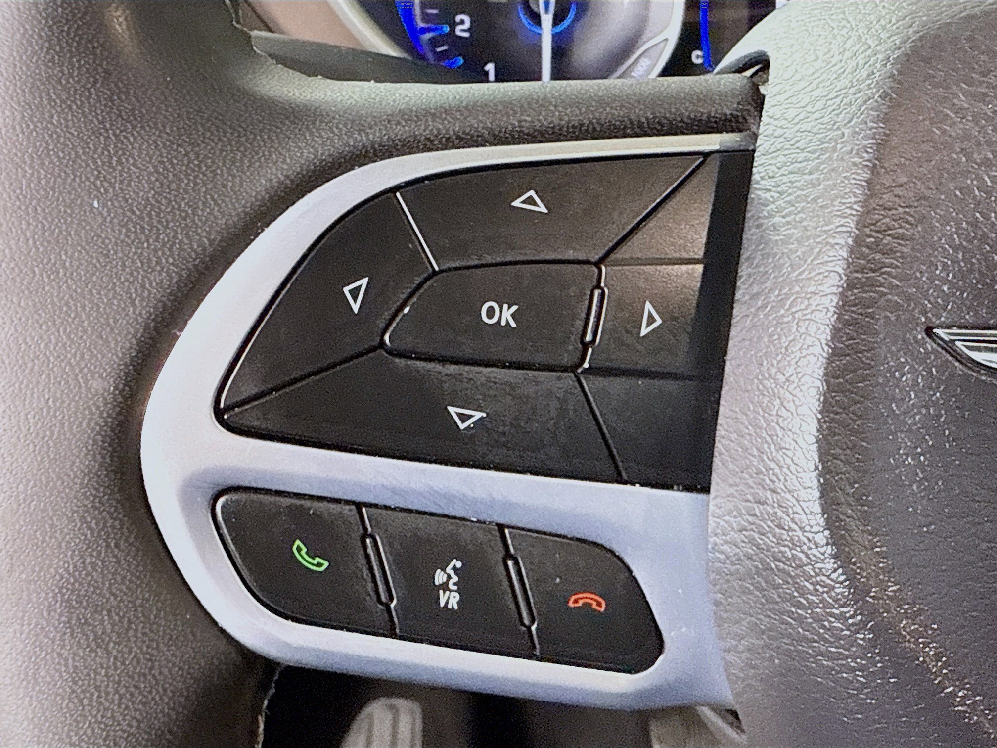 Used 2023 Chrysler Voyager LX image 14