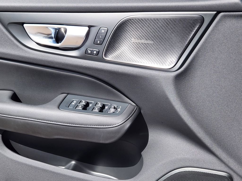 Used 2025 Volvo S60 T8 Plus image 13