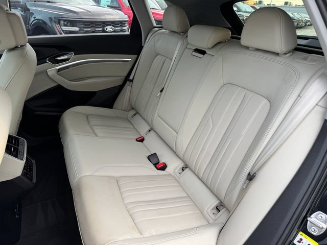 Used 2024 Audi Q8 e-tron Premium Plus w/ Premium Plus Package AWD/4WD image 17