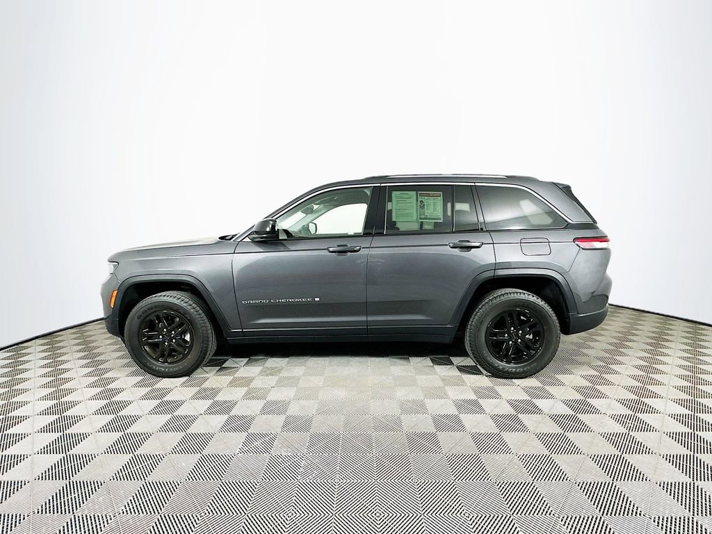 Certified 2022 Jeep Grand Cherokee Laredo w/ Luxury Tech Group I image 7