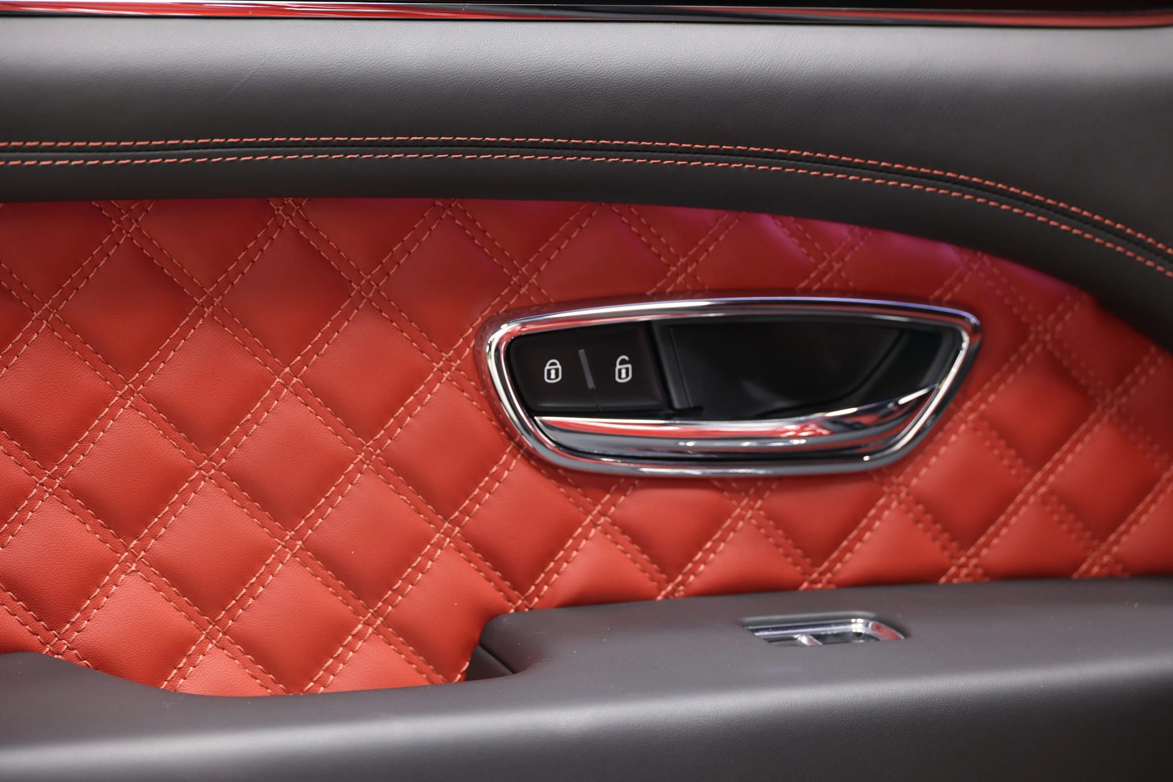 Used 2022 Bentley Bentayga AWD/4WD image 59