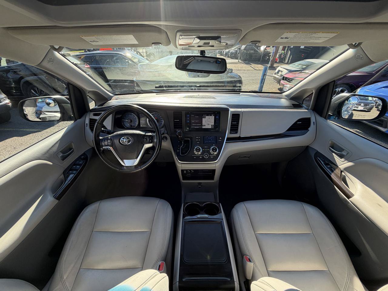 Used 2017 Toyota Sienna XLE w/ XLE Navigation Package FWD image 28
