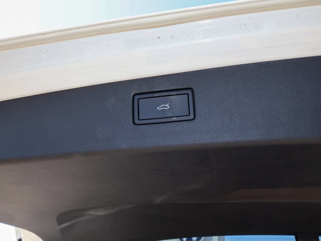 Used 2025 Volkswagen Tiguan SE R-Line AWD/4WD image 11