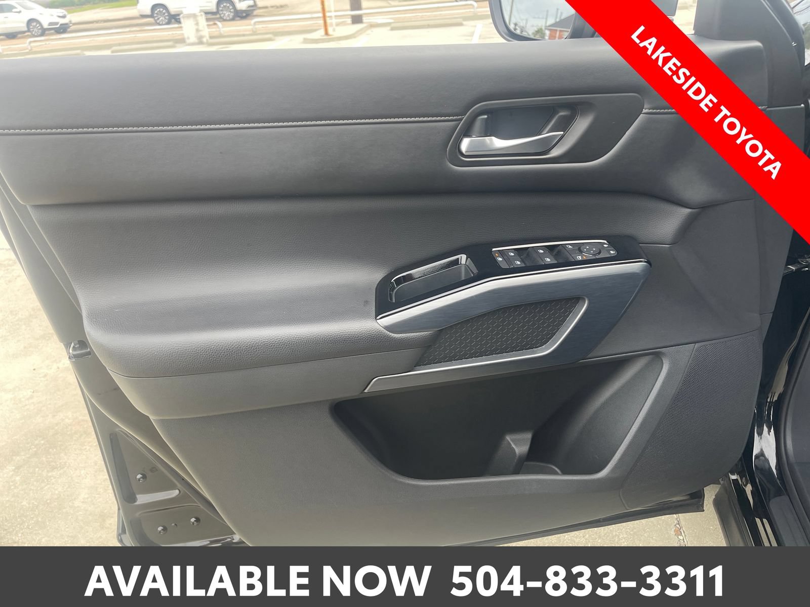 Used 2024 Nissan Pathfinder SL FWD image 24