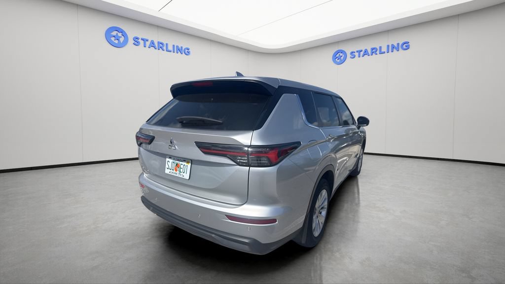 Used 2025 Mitsubishi Outlander ES FWD image 4