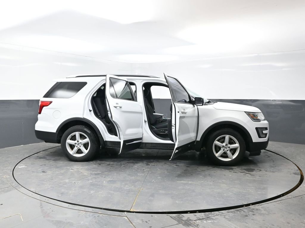 Used 2016 Ford Explorer XLT w/ Equipment Group 201A image 56