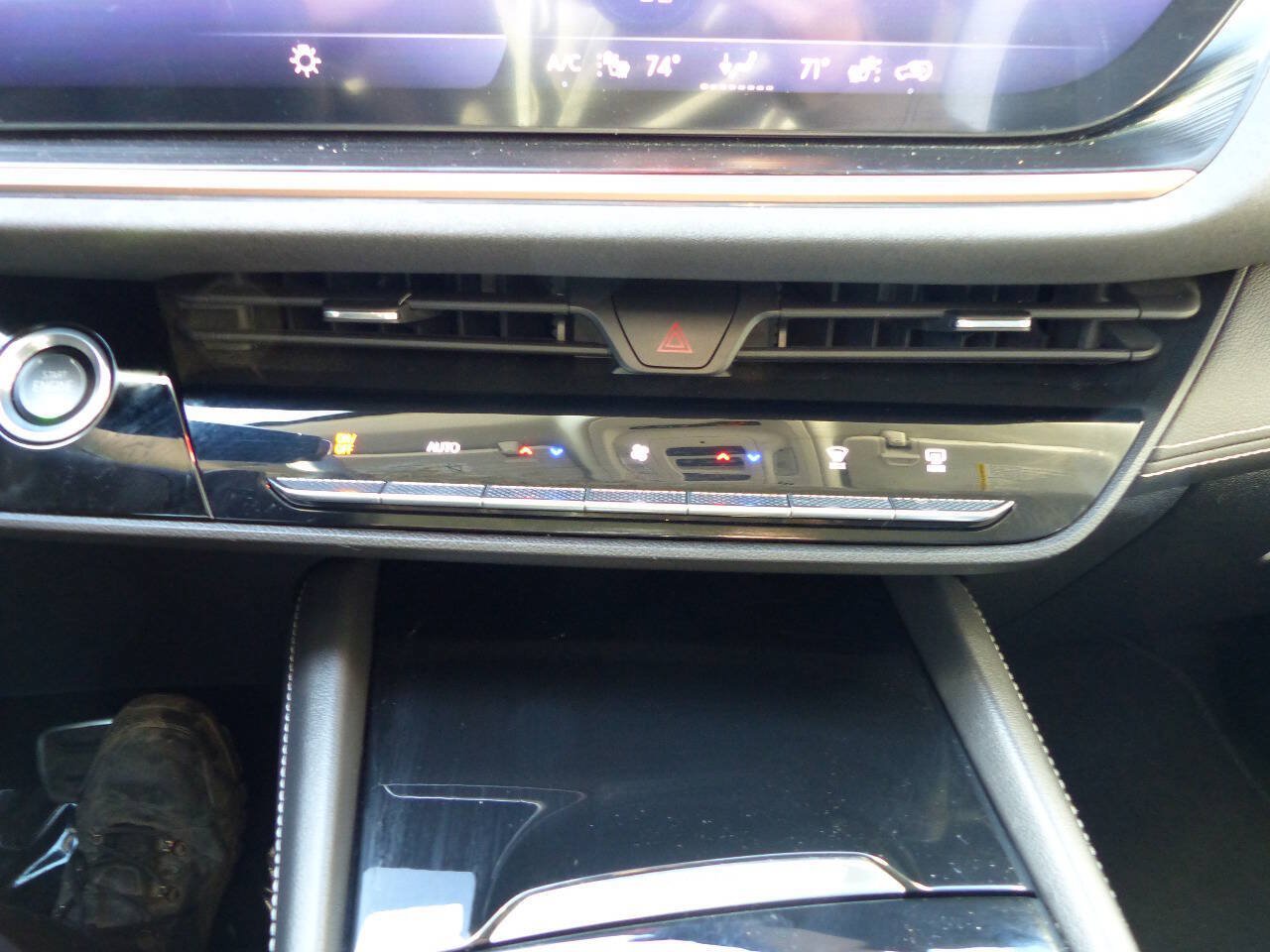 Used 2025 Buick Envision Sport Touring AWD/4WD image 31